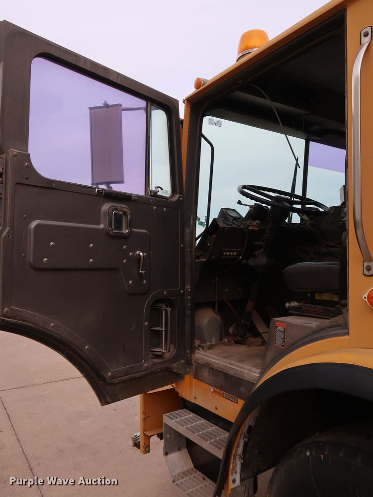 image for item KY9754 1992 Mack MR688P  paint striper truck