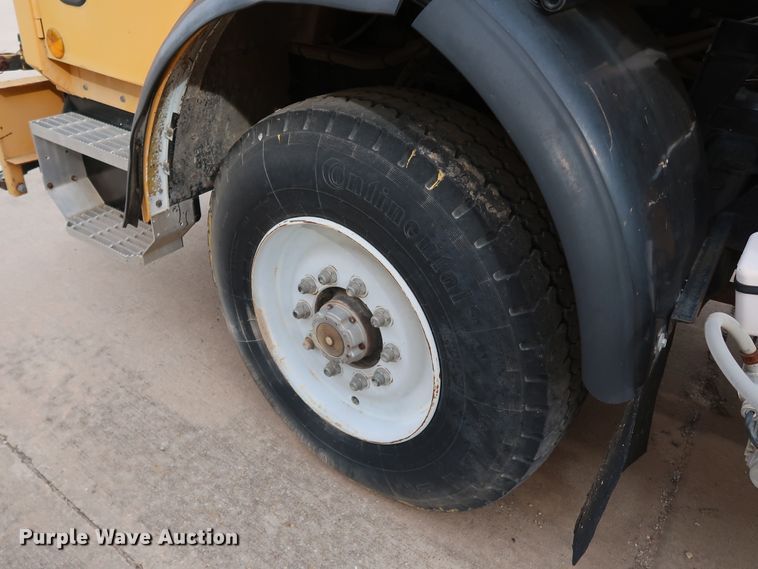 image for item KY9754 1992 Mack MR688P  paint striper truck