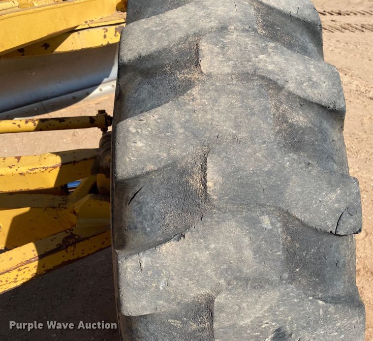 image for item DL6005 1993 Caterpillar 140G  motor grader