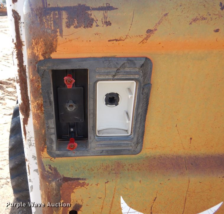 image for item DL6007 2001 Bobcat S175  skid steer loader