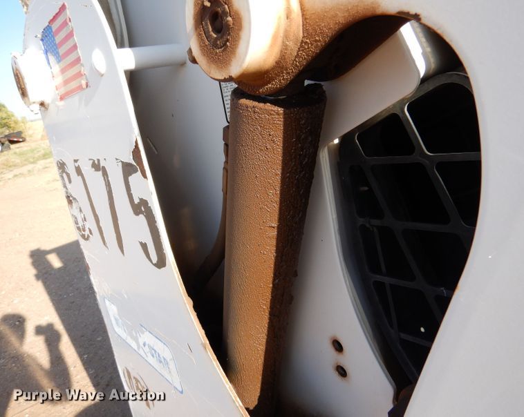 image for item DL6007 2001 Bobcat S175  skid steer loader