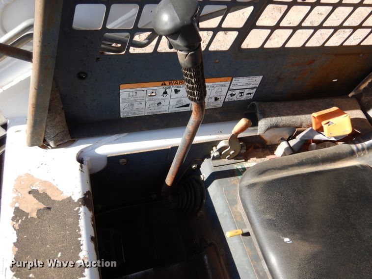 image for item DL6007 2001 Bobcat S175  skid steer loader