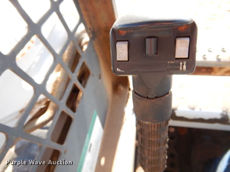 image for item DL6007 2001 Bobcat S175  skid steer loader