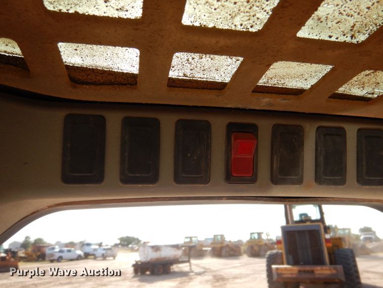 image for item DL6007 2001 Bobcat S175  skid steer loader