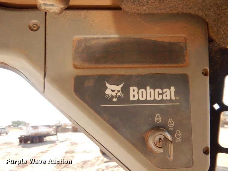 image for item DL6007 2001 Bobcat S175  skid steer loader