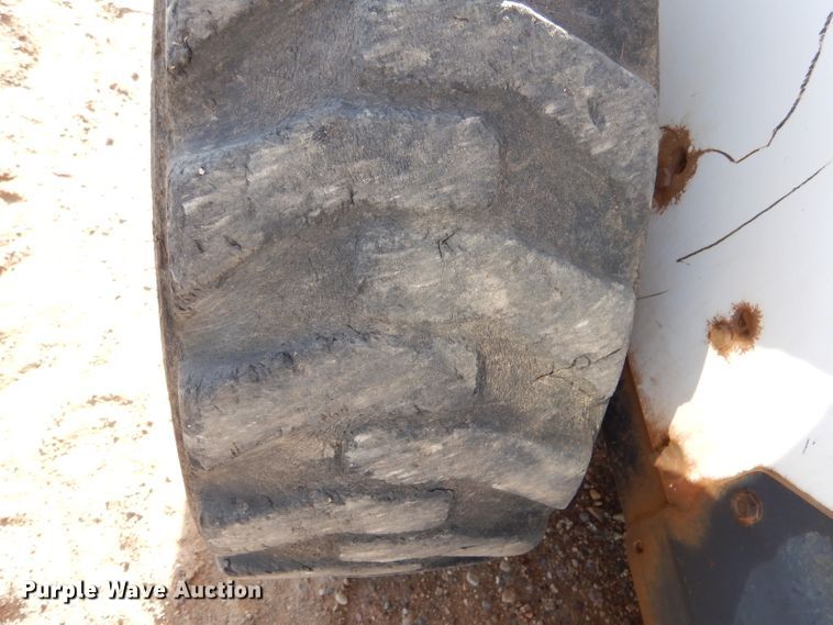 image for item DL6007 2001 Bobcat S175  skid steer loader