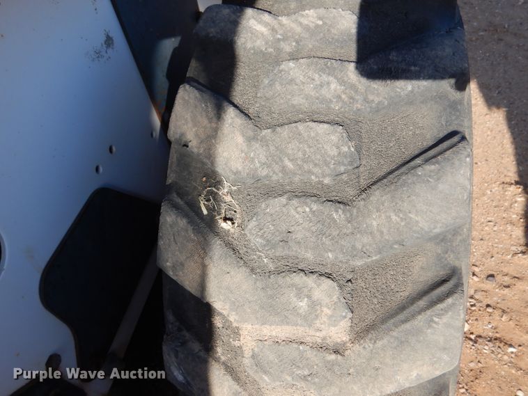 image for item DL6007 2001 Bobcat S175  skid steer loader