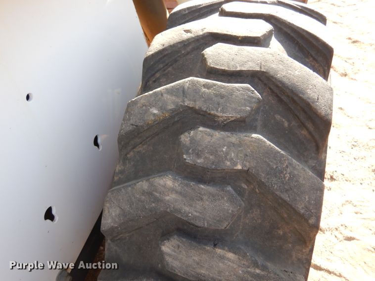 image for item DL6007 2001 Bobcat S175  skid steer loader