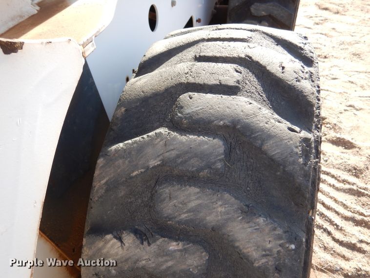 image for item DL6007 2001 Bobcat S175  skid steer loader