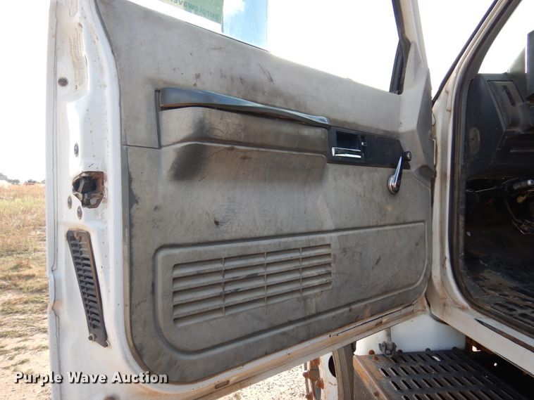 image for item DL6008 2000 Chevrolet C6500  winch truck