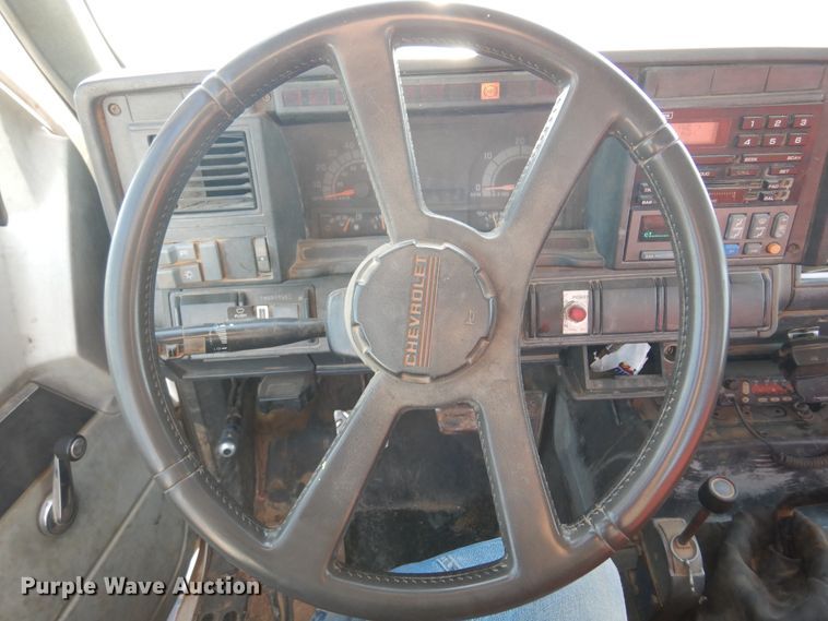 image for item DL6008 2000 Chevrolet C6500  winch truck