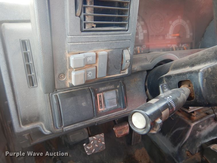 image for item DL6008 2000 Chevrolet C6500  winch truck