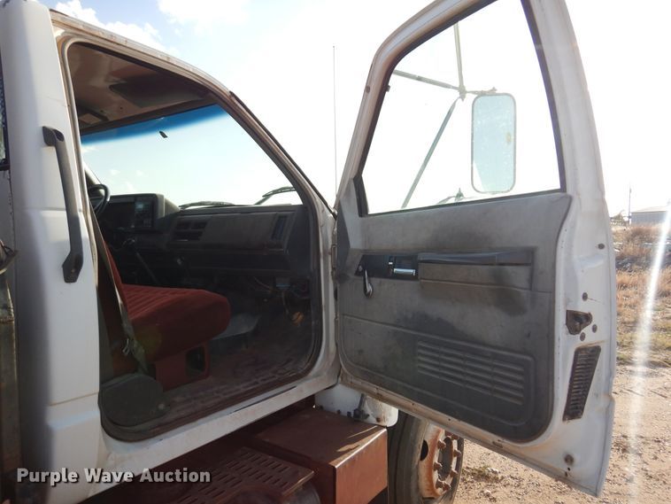 image for item DL6008 2000 Chevrolet C6500  winch truck