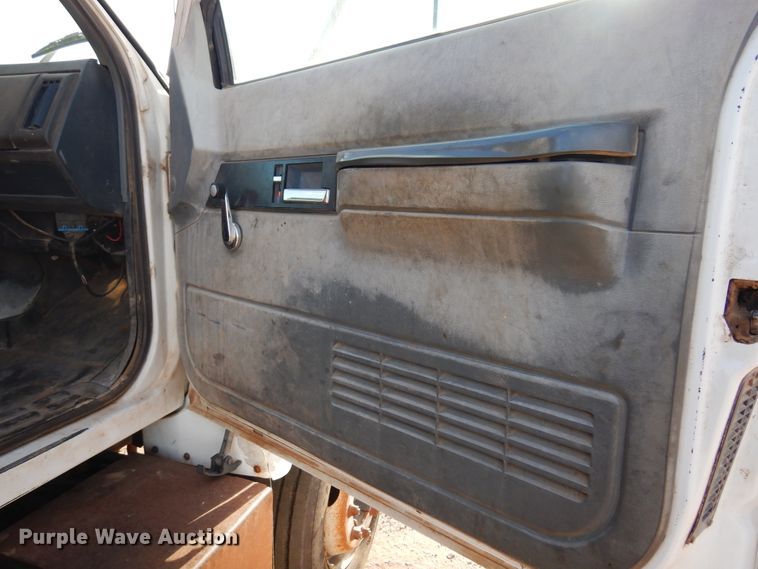 image for item DL6008 2000 Chevrolet C6500  winch truck