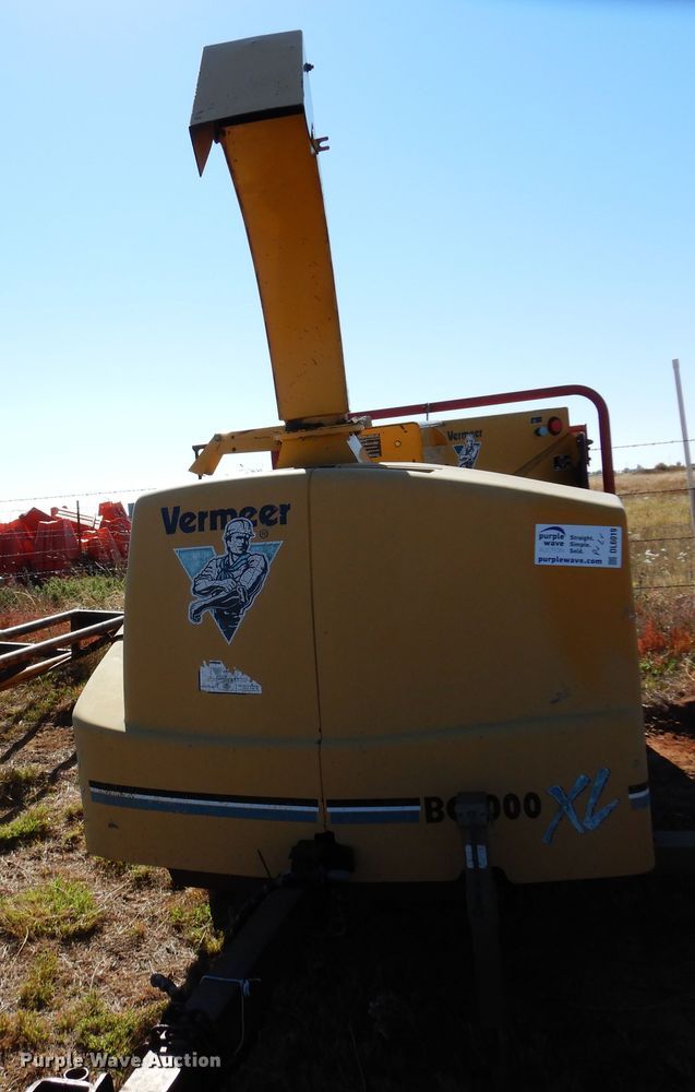 image for item DL6019 2005 Vermeer BC1000XL  wood chipper