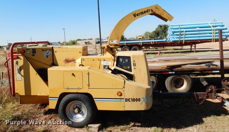 image for item DL6019 2005 Vermeer BC1000XL  wood chipper