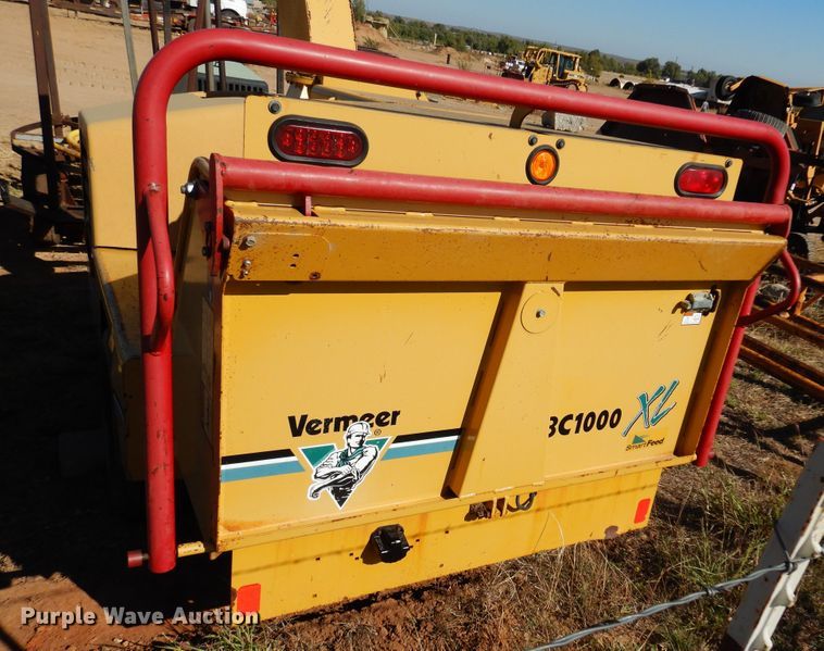 image for item DL6019 2005 Vermeer BC1000XL  wood chipper