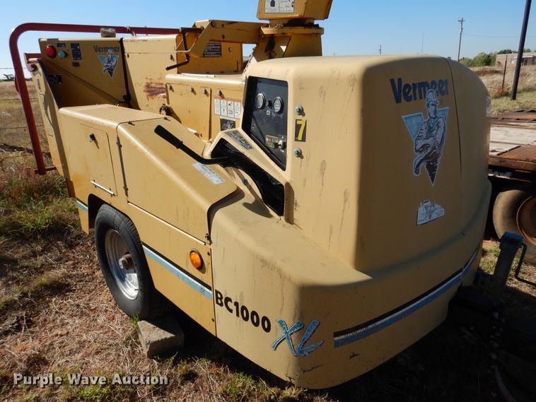 image for item DL6019 2005 Vermeer BC1000XL  wood chipper