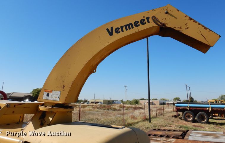 image for item DL6019 2005 Vermeer BC1000XL  wood chipper