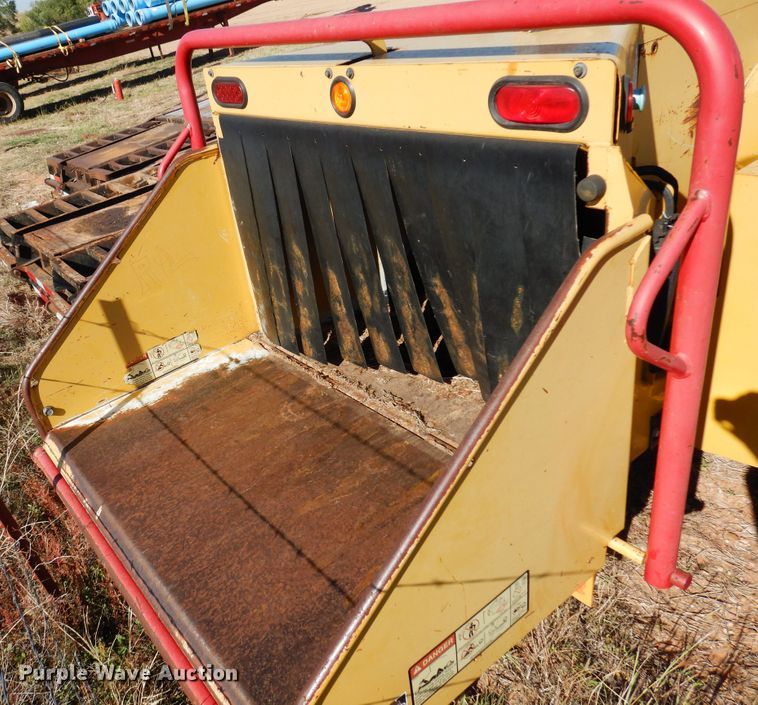 image for item DL6019 2005 Vermeer BC1000XL  wood chipper