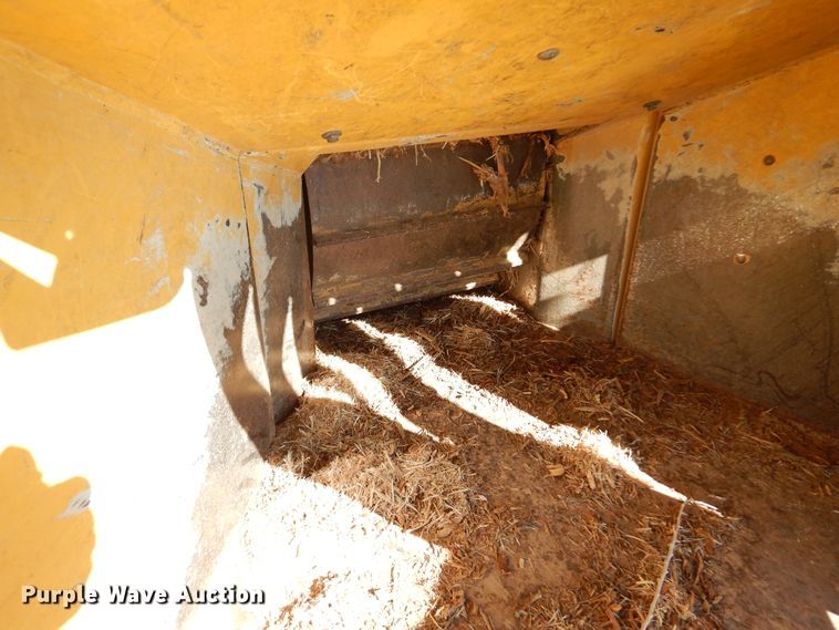 image for item DL6019 2005 Vermeer BC1000XL  wood chipper