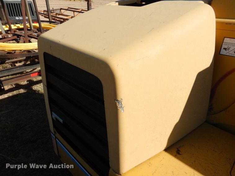 image for item DL6019 2005 Vermeer BC1000XL  wood chipper