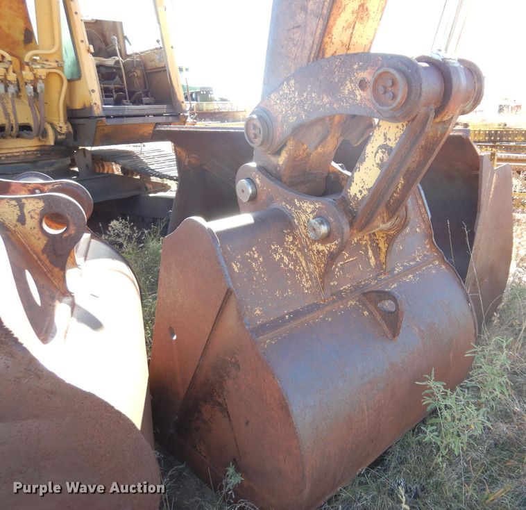 image for item DL6025 1991 Caterpillar 225D  excavator