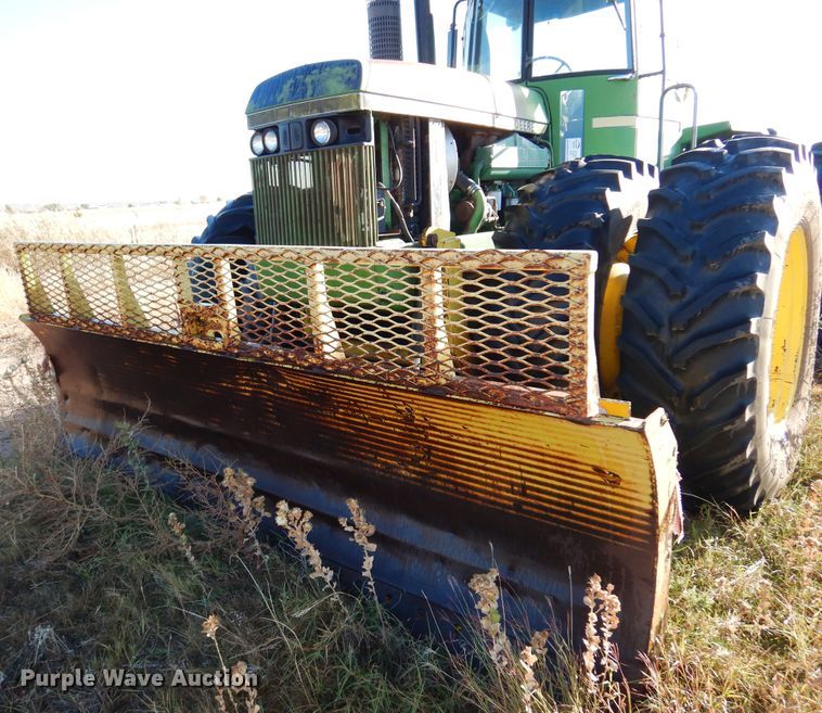 image for item DL6026 1983 John Deere 8650  4WD tractor