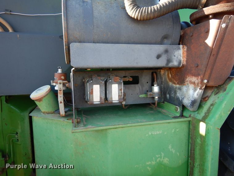 image for item DL6026 1983 John Deere 8650  4WD tractor