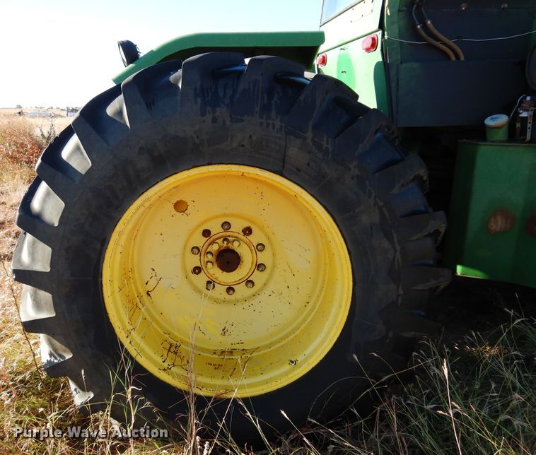 image for item DL6026 1983 John Deere 8650  4WD tractor