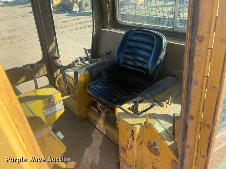 image for item DL6029 1984 Caterpillar D6D  dozer