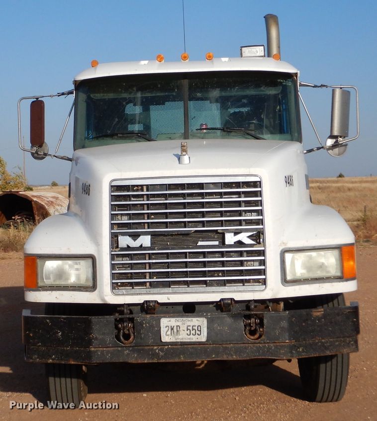 image for item DL6037 2000 Mack CH613  semi truck