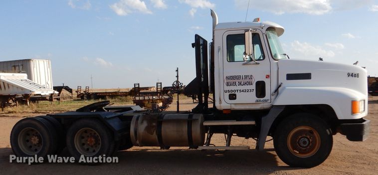 image for item DL6037 2000 Mack CH613  semi truck