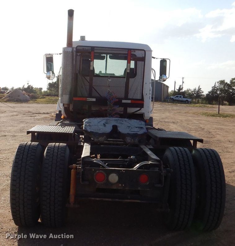 image for item DL6037 2000 Mack CH613  semi truck