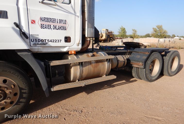 image for item DL6037 2000 Mack CH613  semi truck