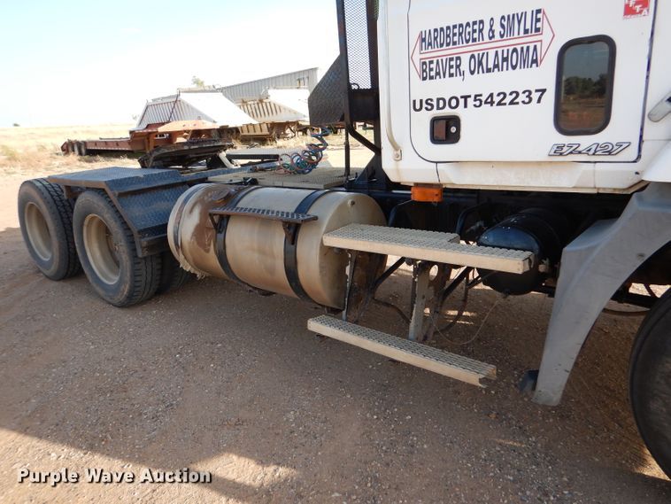 image for item DL6037 2000 Mack CH613  semi truck