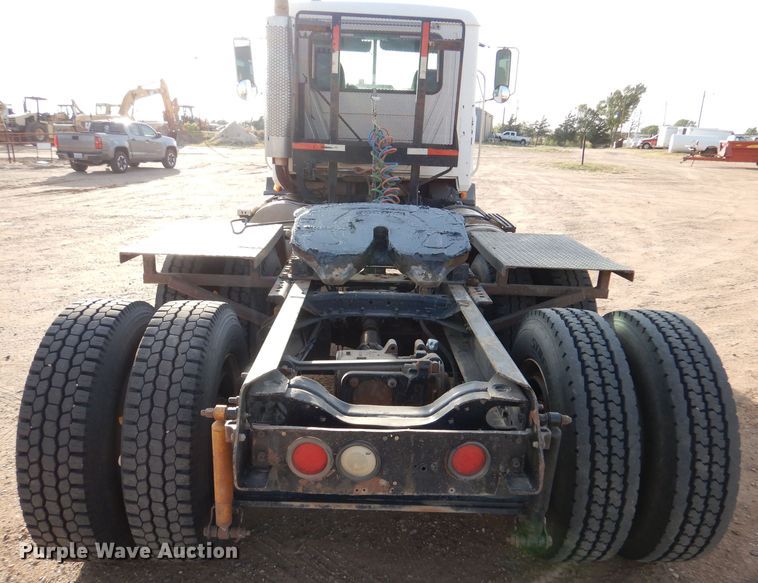 image for item DL6037 2000 Mack CH613  semi truck