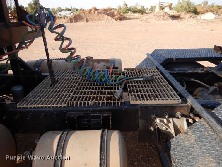 image for item DL6037 2000 Mack CH613  semi truck