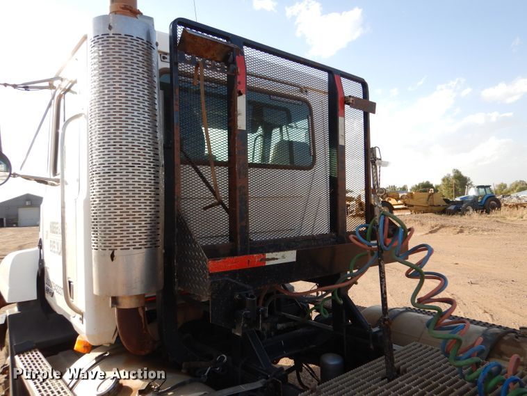 image for item DL6037 2000 Mack CH613  semi truck