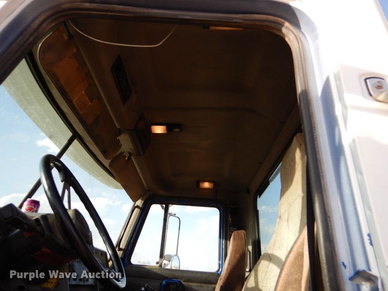 image for item DL6037 2000 Mack CH613  semi truck