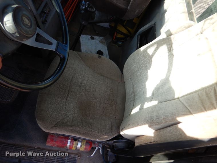 image for item DL6037 2000 Mack CH613  semi truck