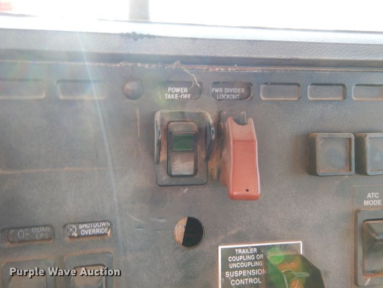 image for item DL6037 2000 Mack CH613  semi truck