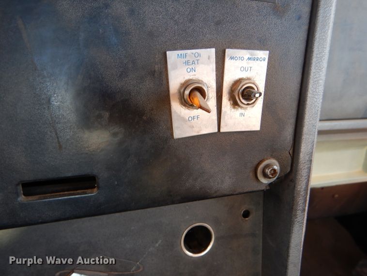 image for item DL6037 2000 Mack CH613  semi truck