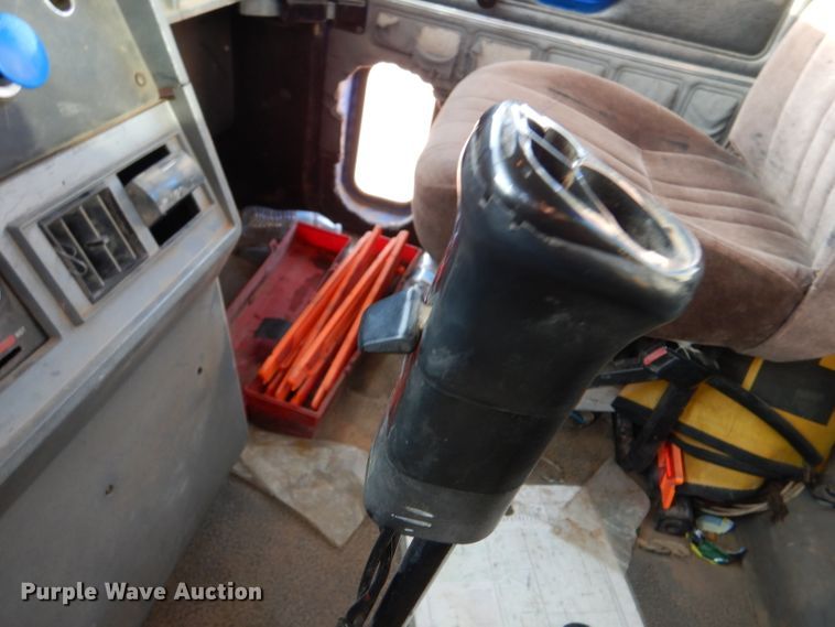 image for item DL6037 2000 Mack CH613  semi truck