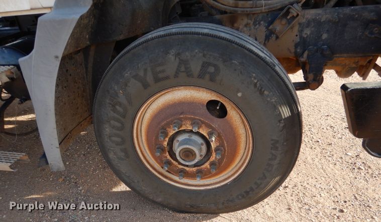 image for item DL6037 2000 Mack CH613  semi truck