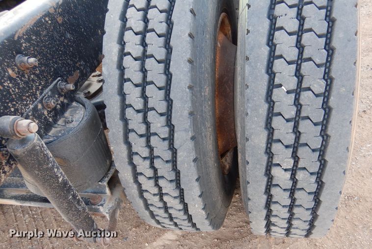 image for item DL6037 2000 Mack CH613  semi truck