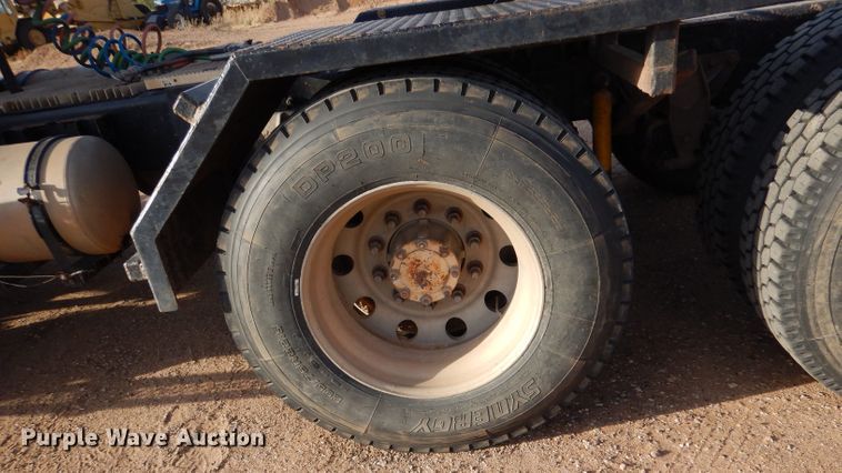 image for item DL6037 2000 Mack CH613  semi truck