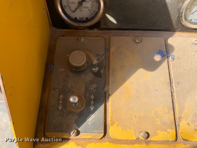 image for item DL6129 1997 Vermeer T-555  trencher