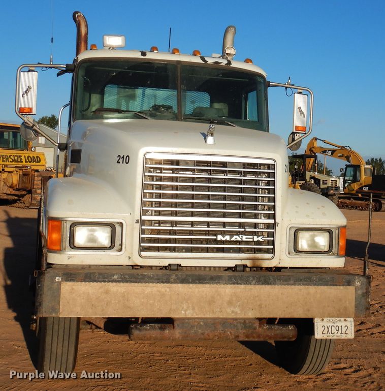 image for item JT9500 2008 Mack CHU600  semi truck