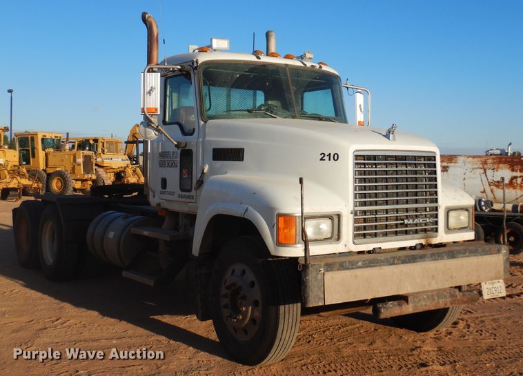 image for item JT9500 2008 Mack CHU600  semi truck